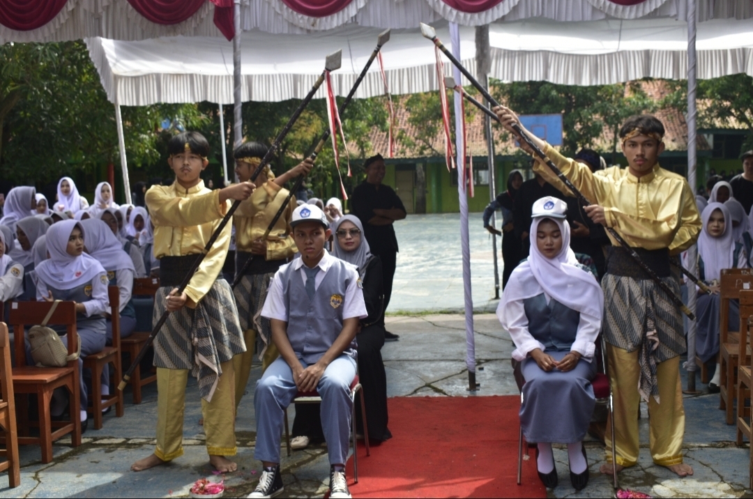 Pawekas Wiyata Madya dan Dies Natalis ke-23, SMAN 1 Kroya Lepas 242 Siswa dengan Penuh Haru