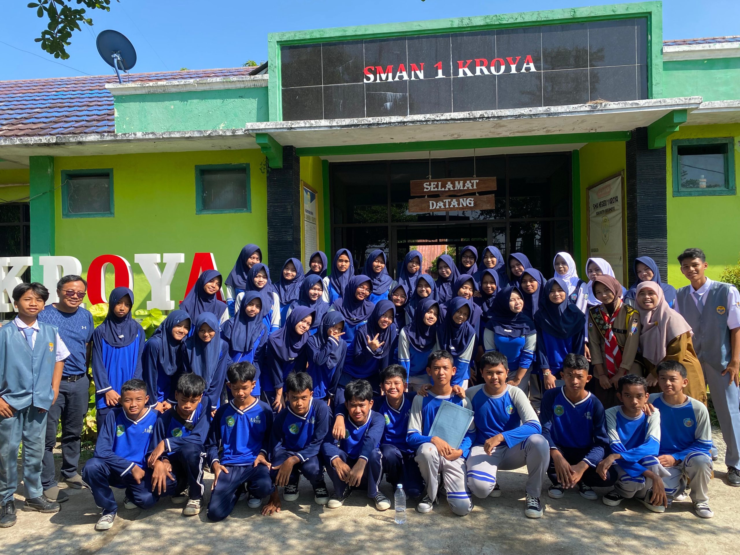 OSIS SMPN 1 Kroya Lakukan Studi Banding Program Bank Sampah di SMAN 1 Kroya