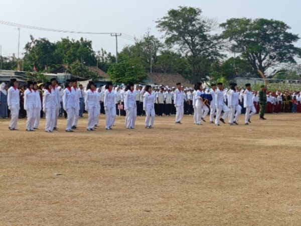 Upacara Peringatan HUT ke-81 Republik Indonesia di Kecamatan Kroya, Paskibraka SMAN 1 Kroya Sukses Jalankan Tugas Pengibaran Bendera