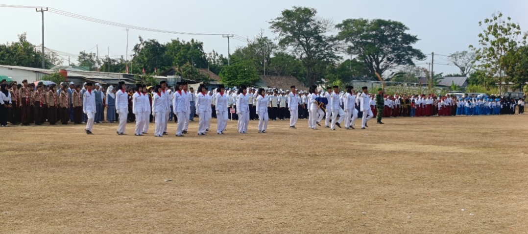 Upacara Peringatan HUT ke-81 Republik Indonesia di Kecamatan Kroya, Paskibraka SMAN 1 Kroya Sukses Jalankan Tugas Pengibaran Bendera Upacara Peringatan HUT ke-81 Republik Indonesia di Kecamatan Kroya, Paskibraka SMAN 1 Kroya Sukses Jalankan Tugas Pengibaran Bendera